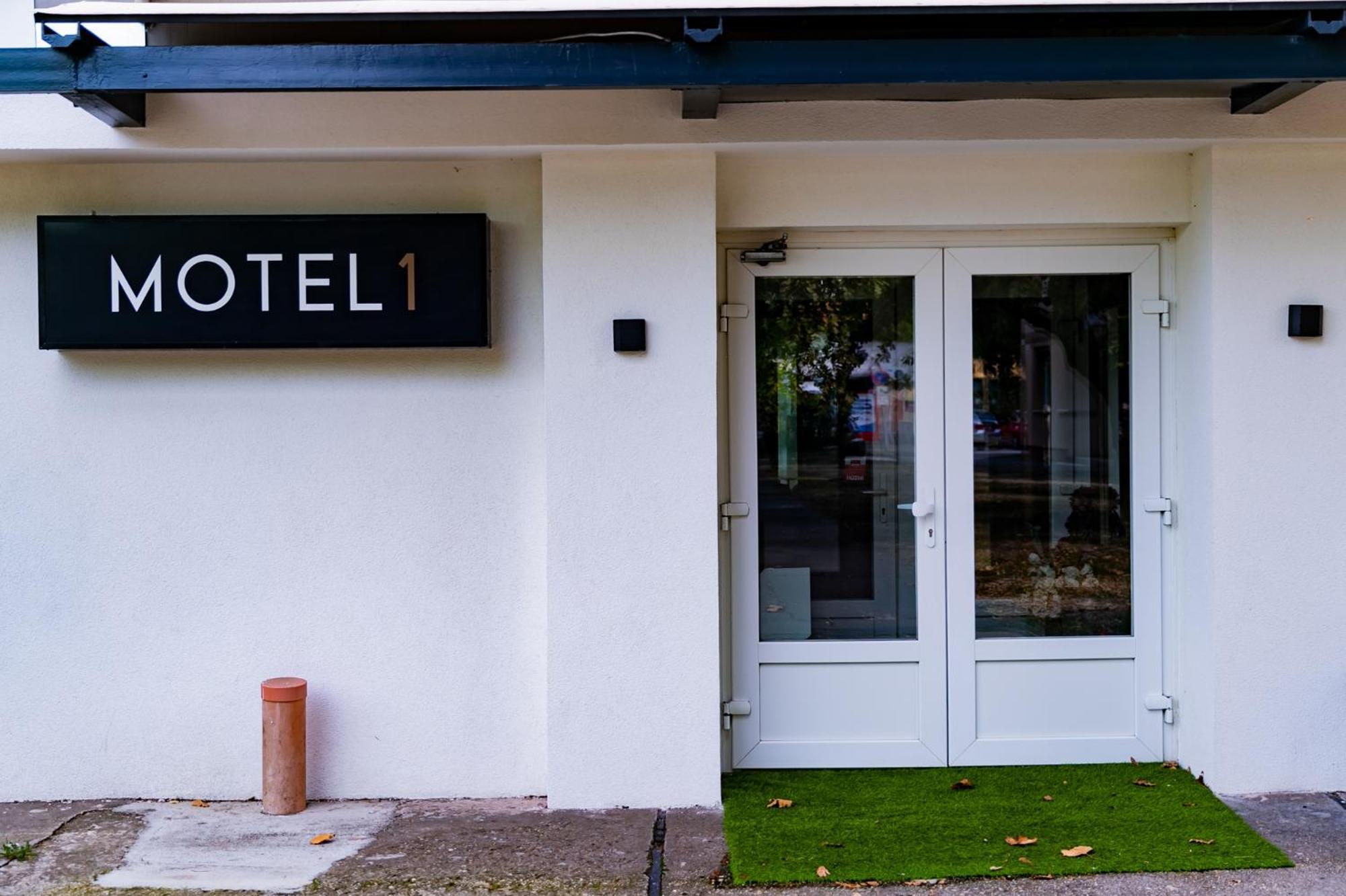 Motel1- A Megfizetheto Luxus! Dunaújváros Eksteriør bilde