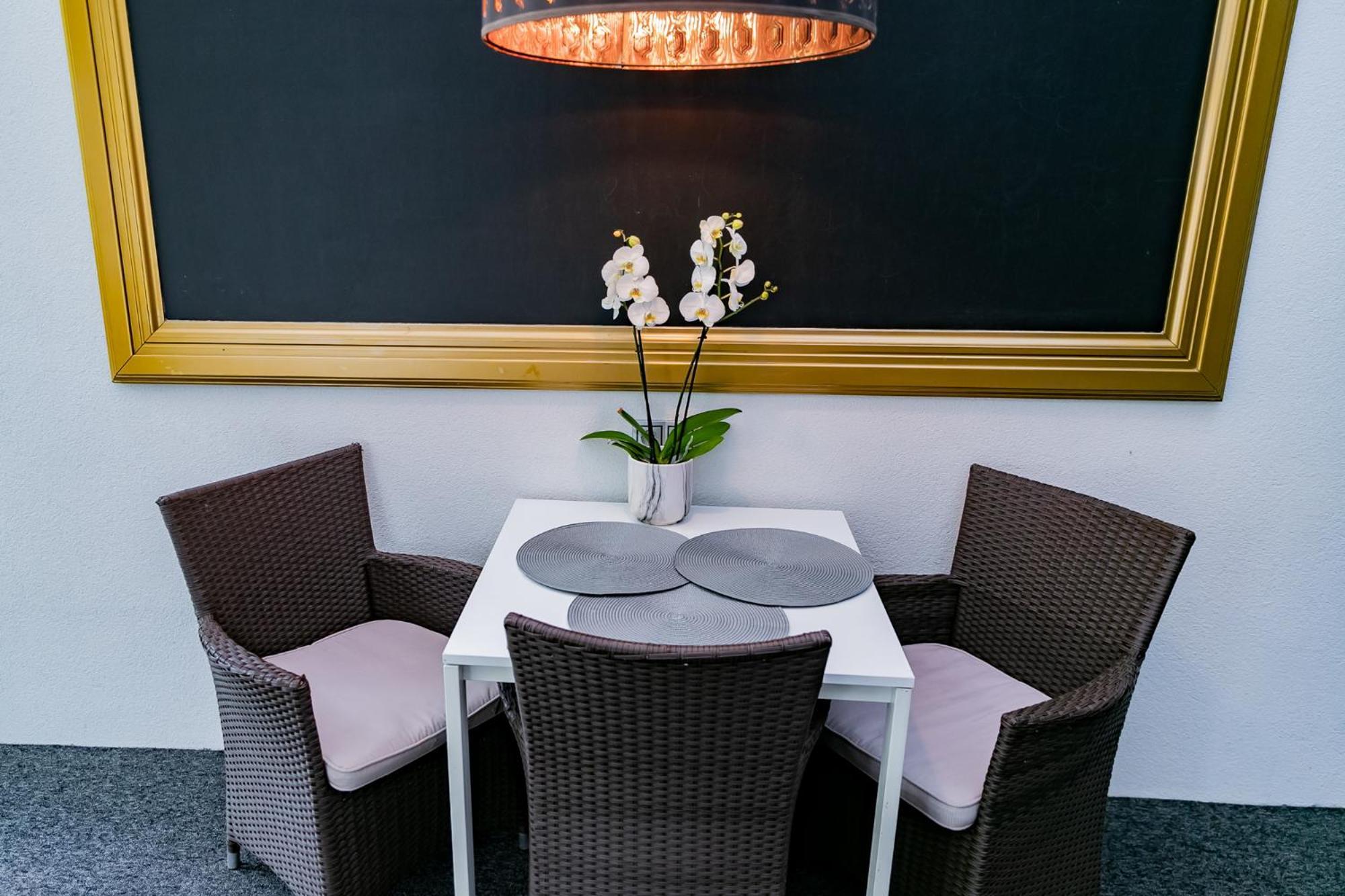 Motel1- A Megfizetheto Luxus! Dunaújváros Eksteriør bilde