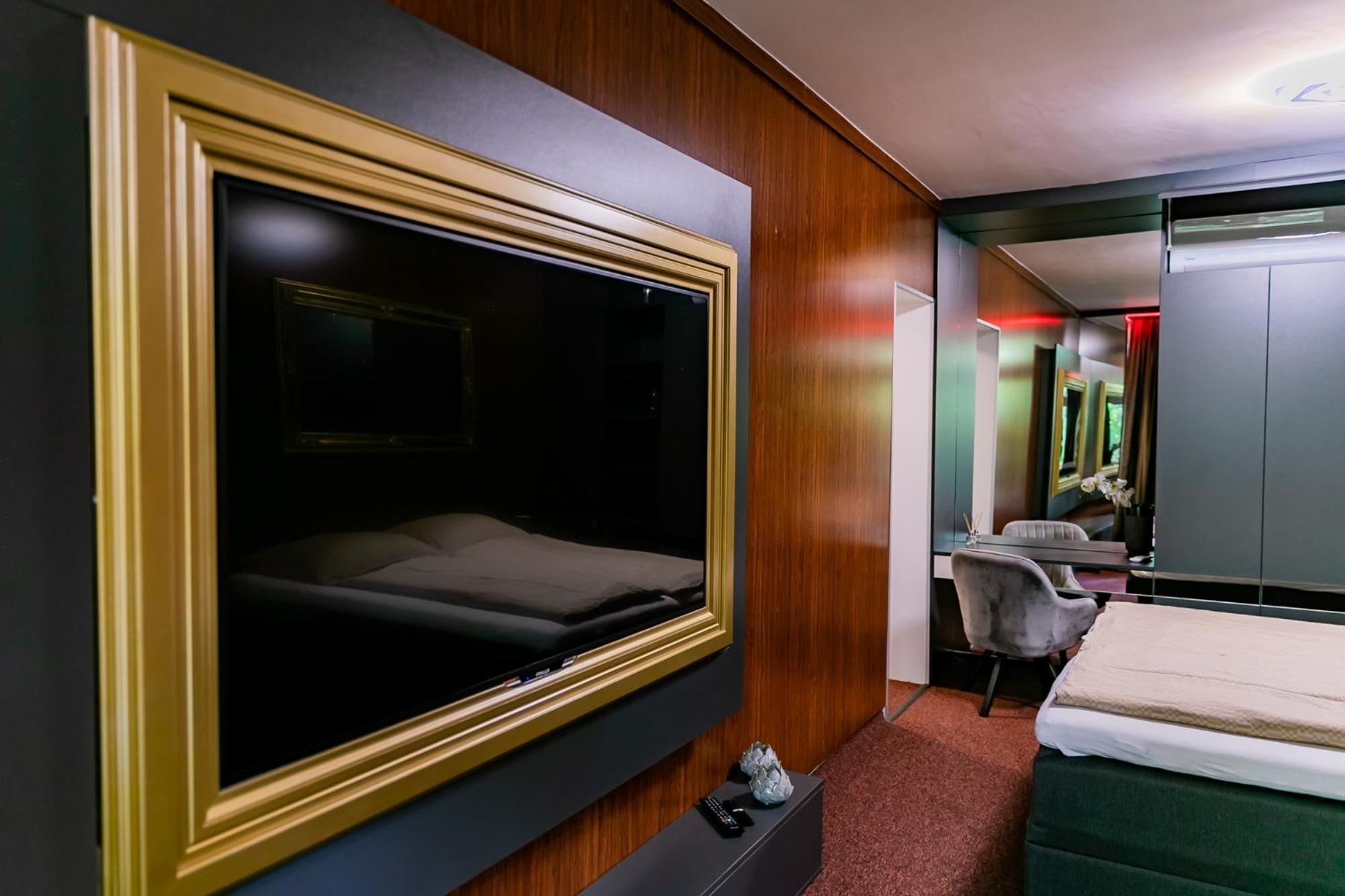 Motel1- A Megfizetheto Luxus! Dunaújváros Eksteriør bilde